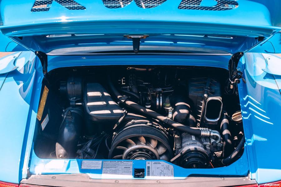 Моторный отсек Porsche 911 Blue by RWB 2019 года  (фото 16 из 23)